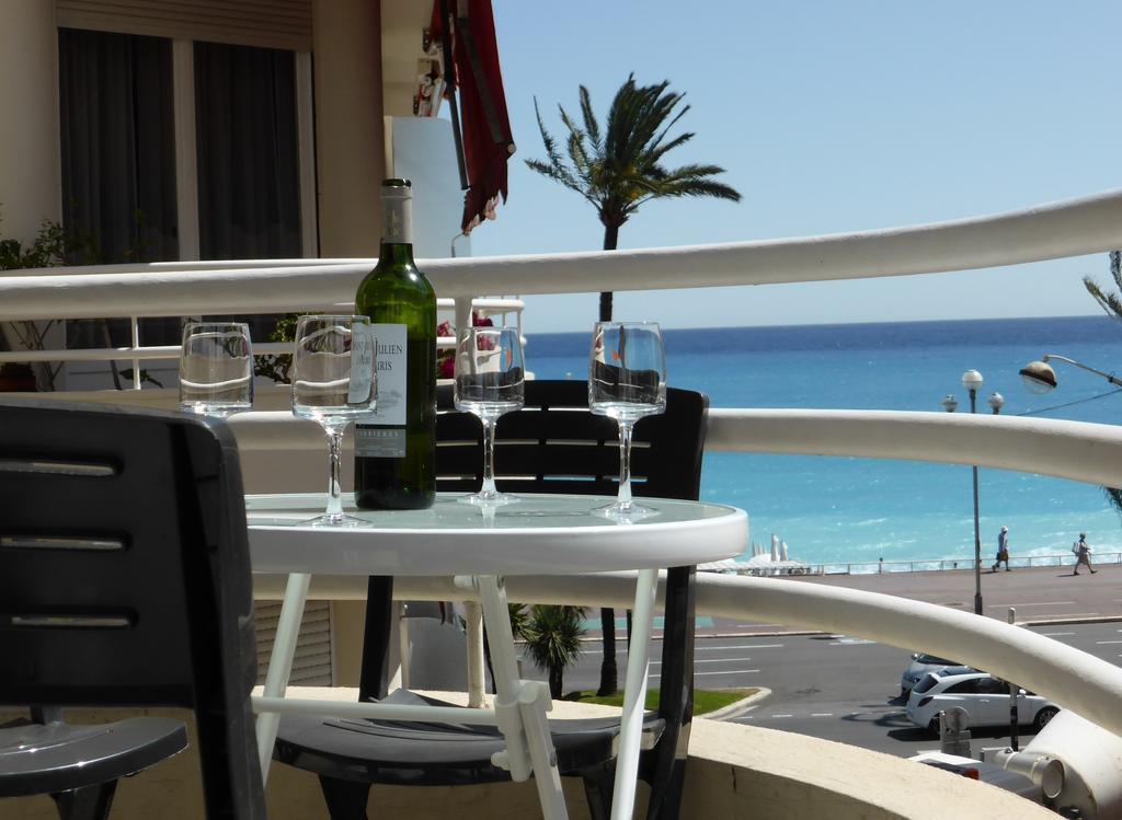 Centre - With Balcony And Stunning Sea View! Apartment Nice